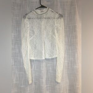 WHITE LACE PEARLS TOP